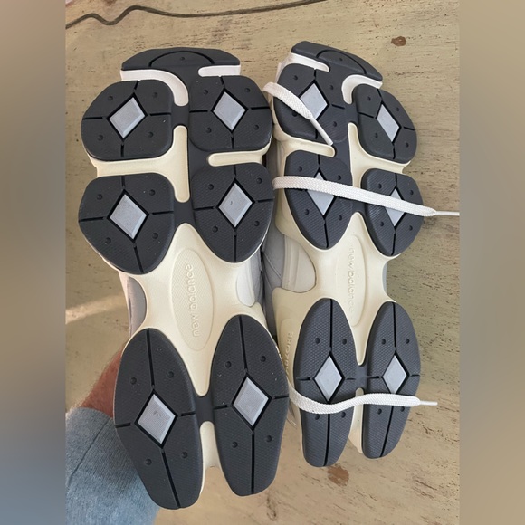 New Balance® Unisex 9060
Sneakers W Size 8.5 Pink
Granite Silver Metallic $150 - Picture 13 of 13